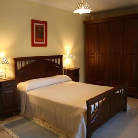 Hébergement de vacances House - 6 Bedrooms With Pool - 00126