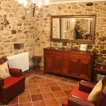 Hébergement de vacances House - 6 Bedrooms With Pool - 00126 *