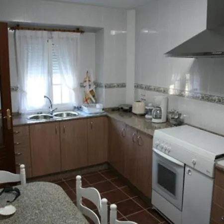 Hébergement de vacances House - 6 Bedrooms With Pool - 00126